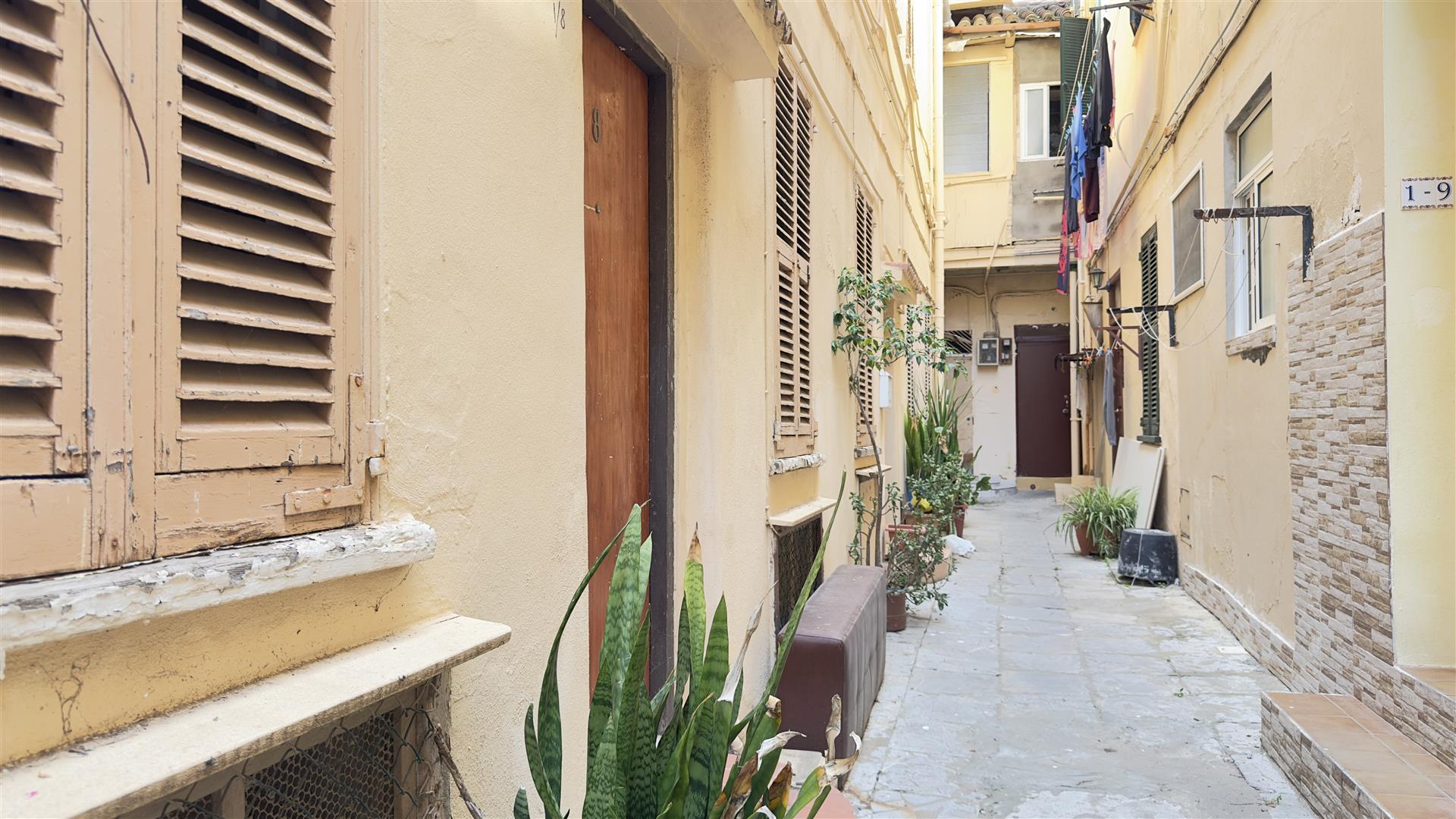 Image of Apartment - 1 Bedrooms - 1 Bathrooms for Sale in Upper Town-Gibraltar, Image 1